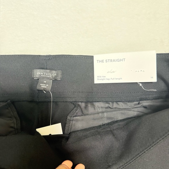 Ann Taylor Factory NWT Women’s The Straight Mid-Rise Pants Black Size 14 - Picture 4 of 11